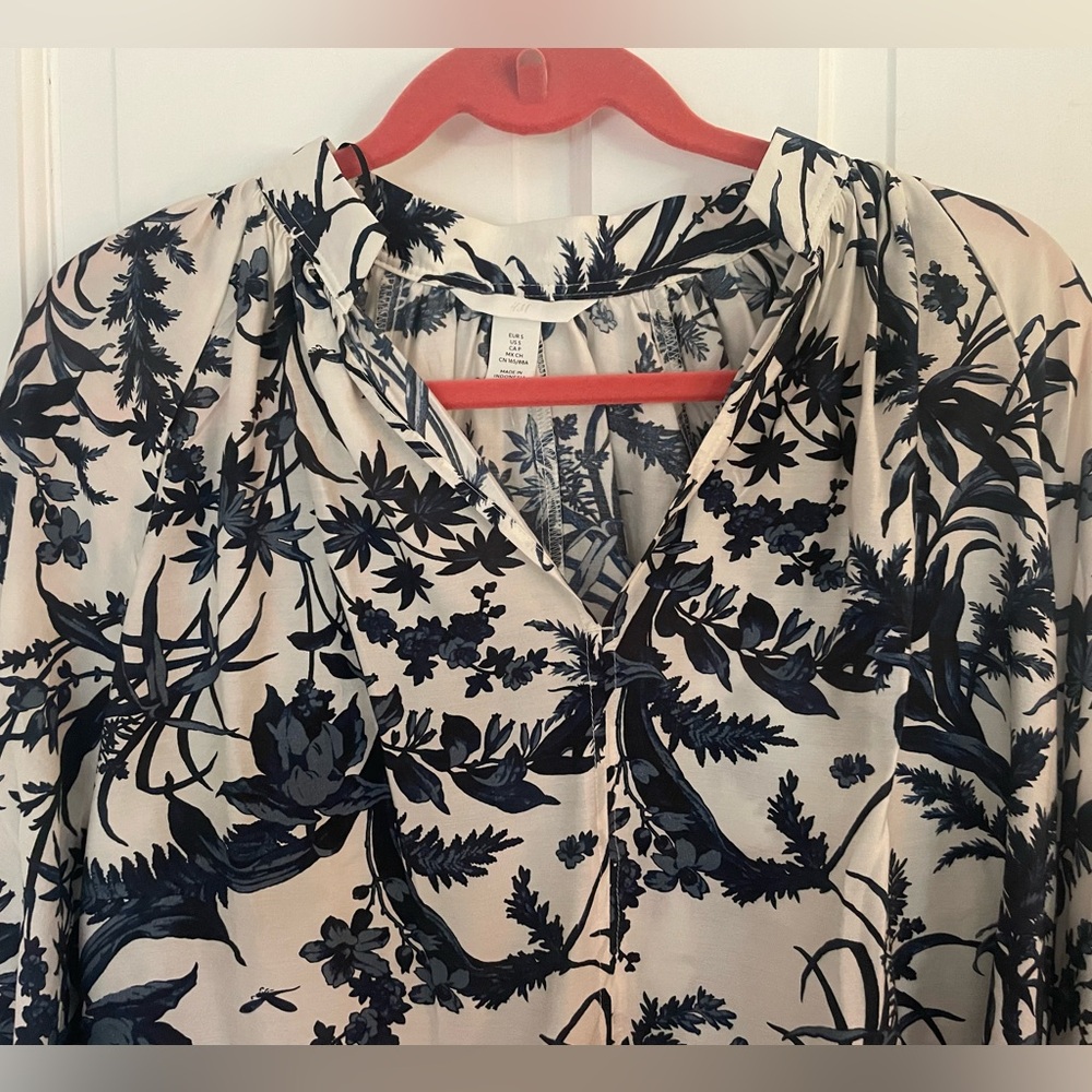 H&M Oversized Navy & White Patterned Blouse in Small - Picture 9 of 9